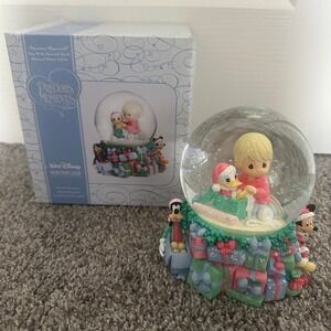 Precious Moments Disney 717003 Boy With Donald Duck Musical Water Globe Goofy